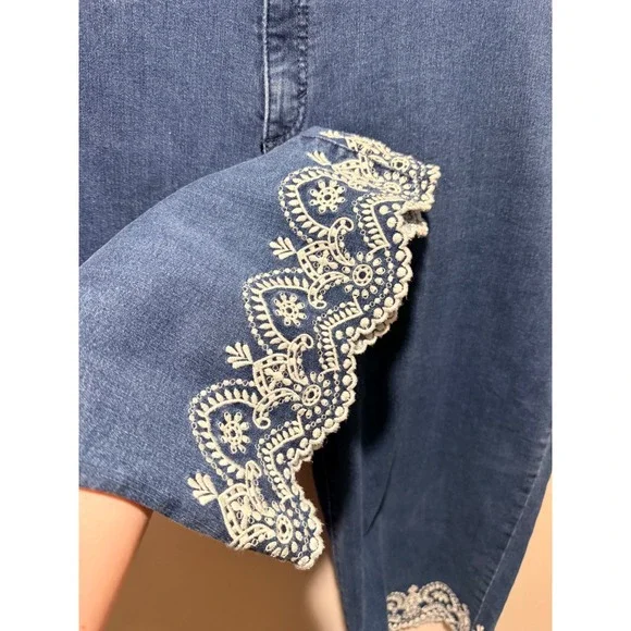 Style Co Wide Leg Crop Jeans Embroidered Hem Dark Wash Women's Size 20W - Picture 3 of 7
